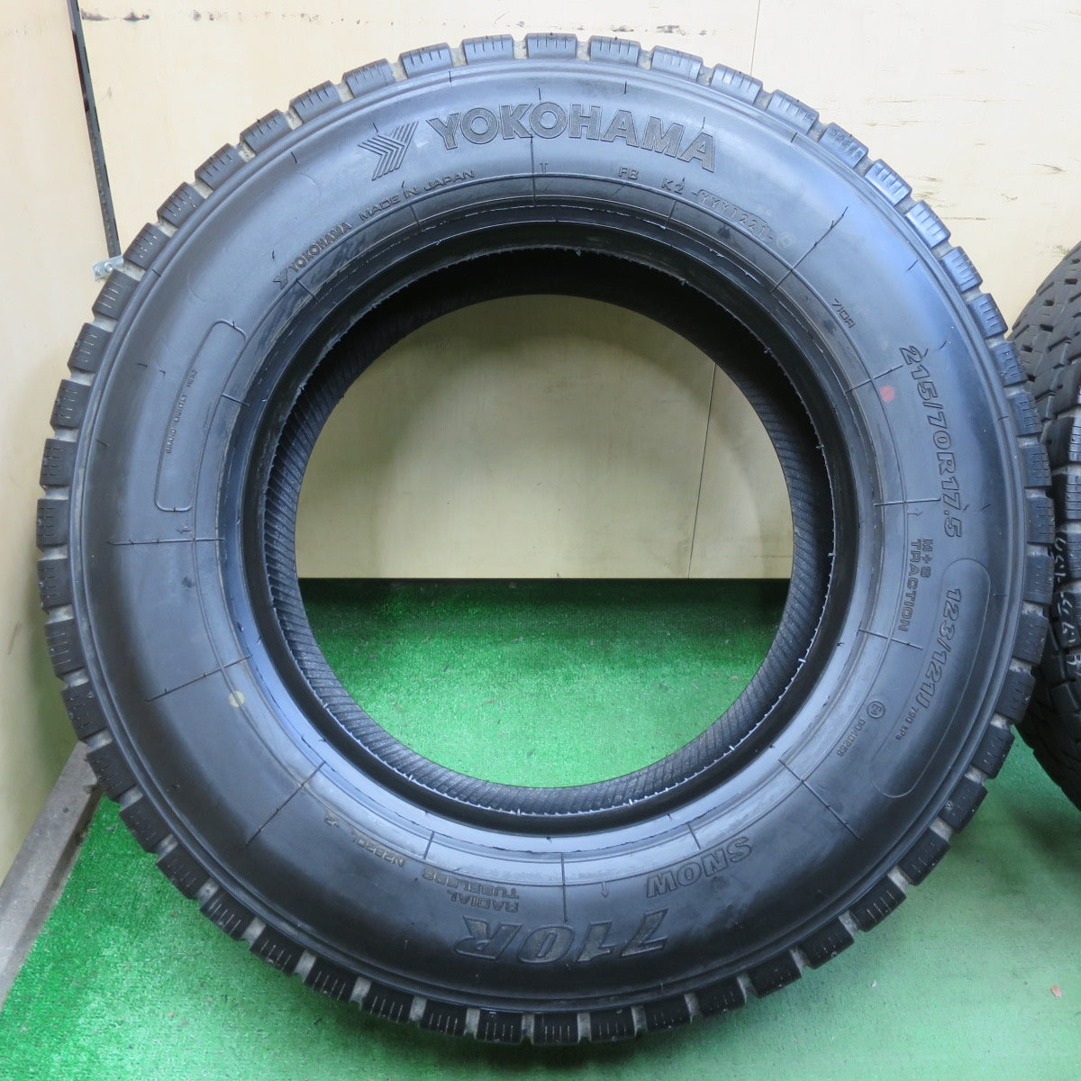 バリ溝！21年！ほぼ10分！6本★トラック タイヤ 215/70R17.5 123/121J ヨコハマ 710R 17.5インチ ミックス オールシーズン★5061005イスタ