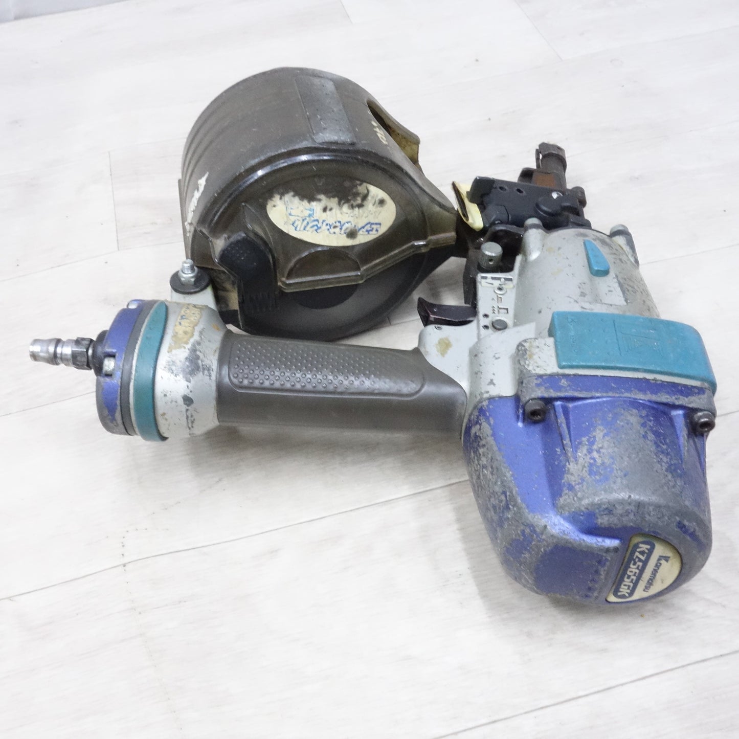 [送料無料] 3点まとめ売り◆マキタ 50mm 常圧 サイディング用 AN552 / カネマツ 常圧 65mm KZ-565GK / マックス コイル ネイラ 型番不明 / エア 釘打機 釘打ち機◆