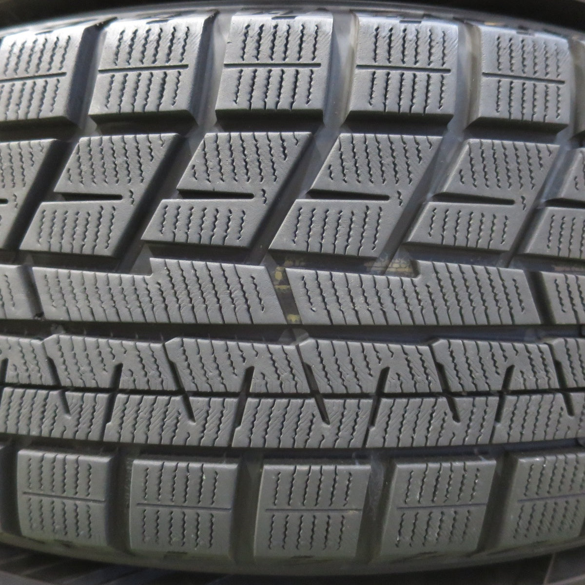バリ溝！22年！キレイ！9.5分★スタッドレス 205/65R16 ヨコハマ アイスガード iG60 MiLLOUS ミルアス 16インチ PCD114.3/5H★5112903イス