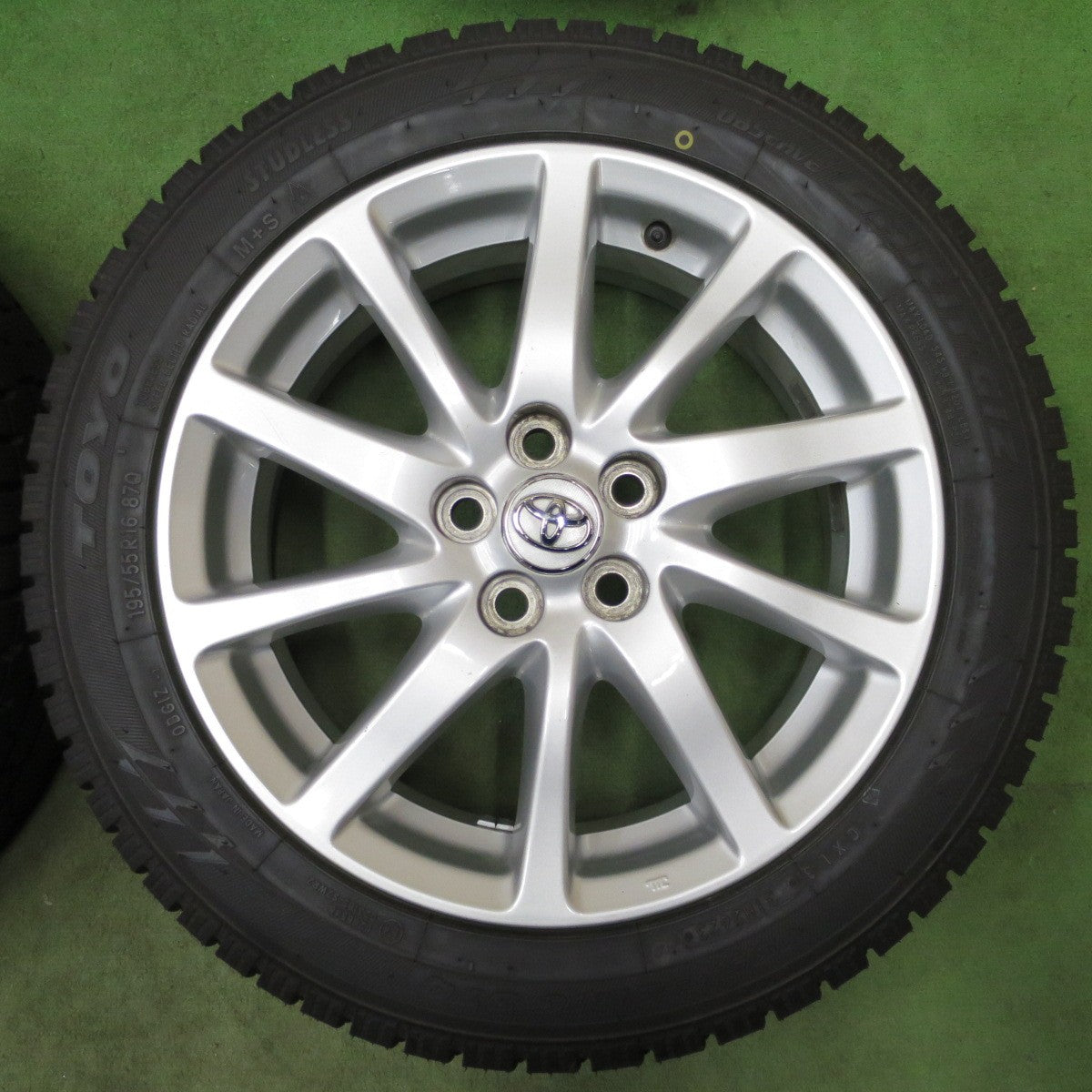 バリ溝！23年！キレイ！ほぼ10分◎トヨタ アリオン プレミオ 純正 195/55R16 スタッドレス トーヨー ガリット GIZ 16インチ PCD100/5H◎6101603NGス
