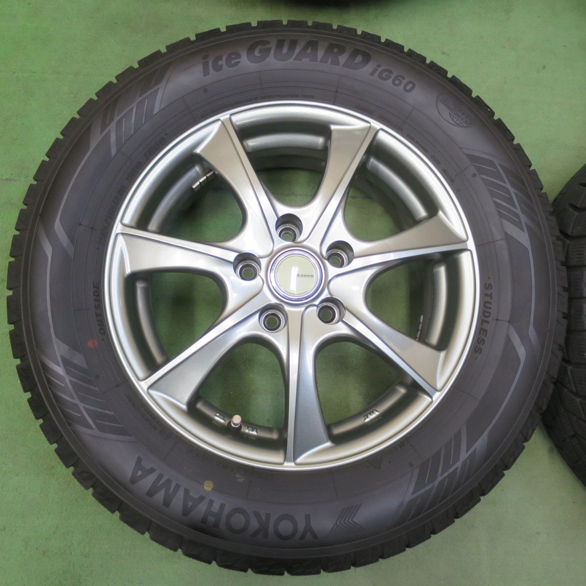 バリ溝！22年！キレイ！9分★スタッドレス 215/65R16 ヨコハマ アイスガード iG60 LEBEN レーベン 16インチ PCD114.3/5H★5122005イス