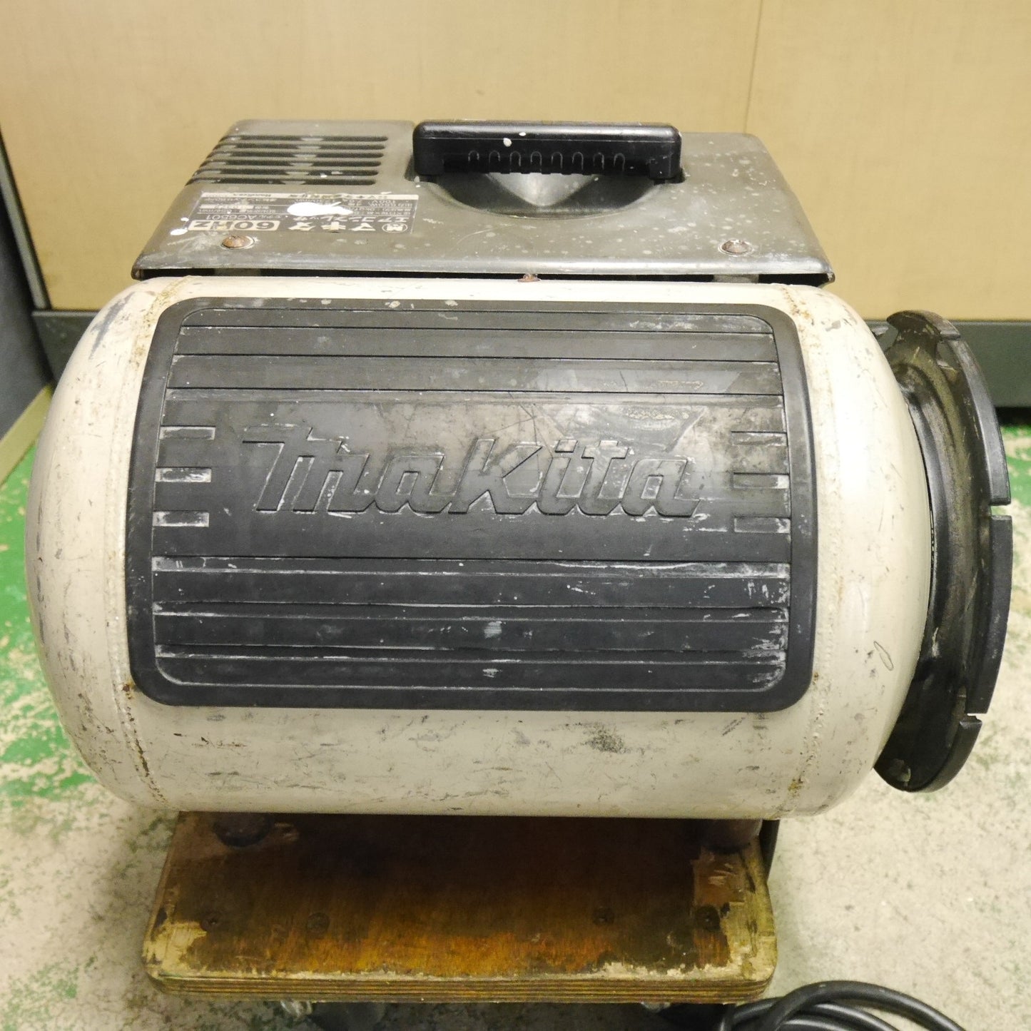 [送料無料] ☆マキタ エア コンプレッサー AC6501 60Hz エアー ツール 工具 makita☆