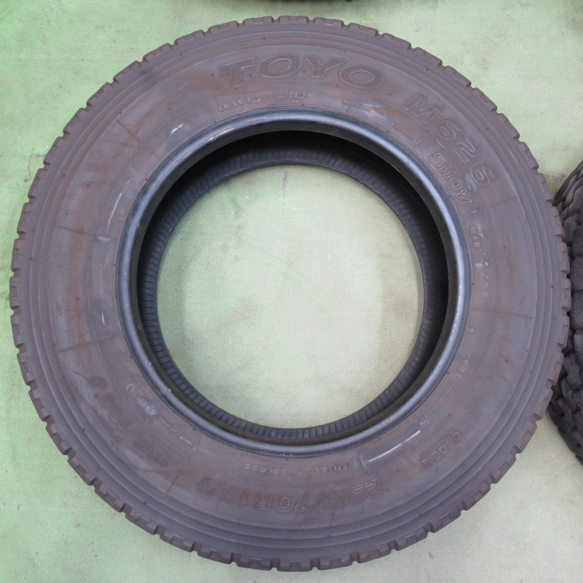バリ溝！24年！9分★トラック 高荷重 トレーラー 等 タイヤ 235/70R17.5 136/134J トーヨー M626 オールシーズン ミックス 17.5インチ★6072902イスタ