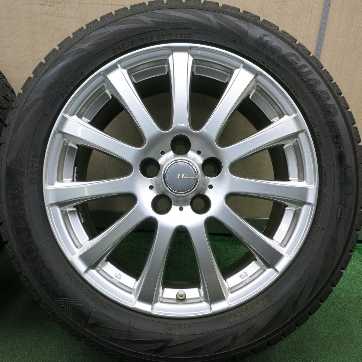 *送料無料* センサー付！バリ溝！22年！9分★レクサス LS等 LF SPORT 235/50R18 スタッドレス ヨコハマ アイスガード iG70 PCD120/5H★4060102HAス