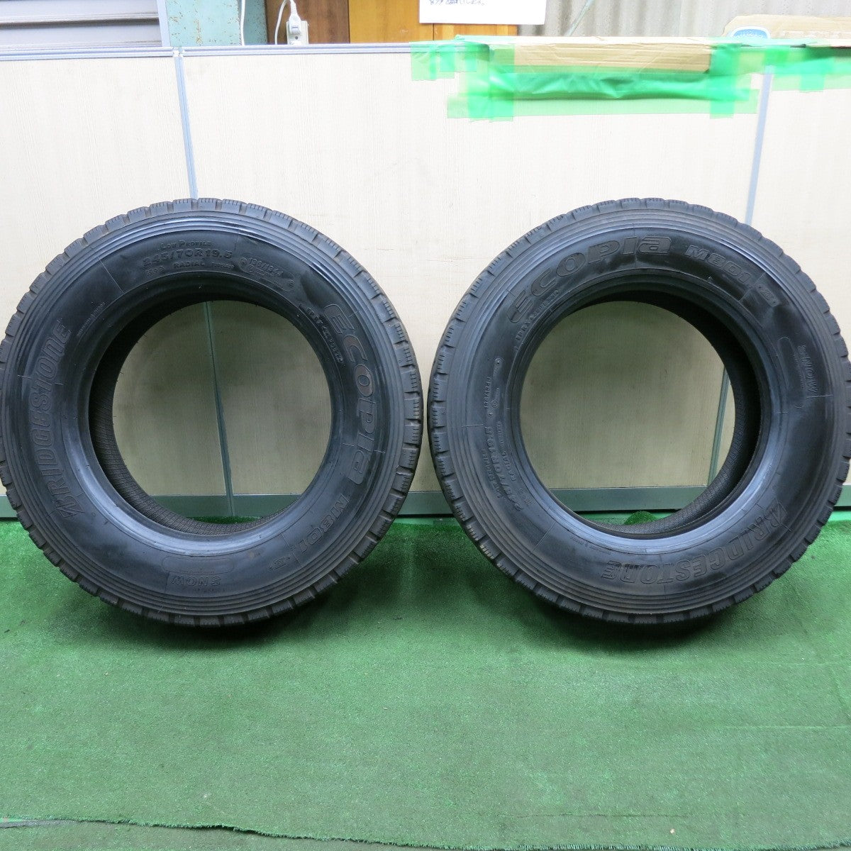 *送料無料* バリ溝！22年！9分★トラック タイヤ 245/70R19.5 136/134J ブリヂストン エコピア M801Ⅱ ミックス オールシーズン 19.5インチ★4071008HAノタ
