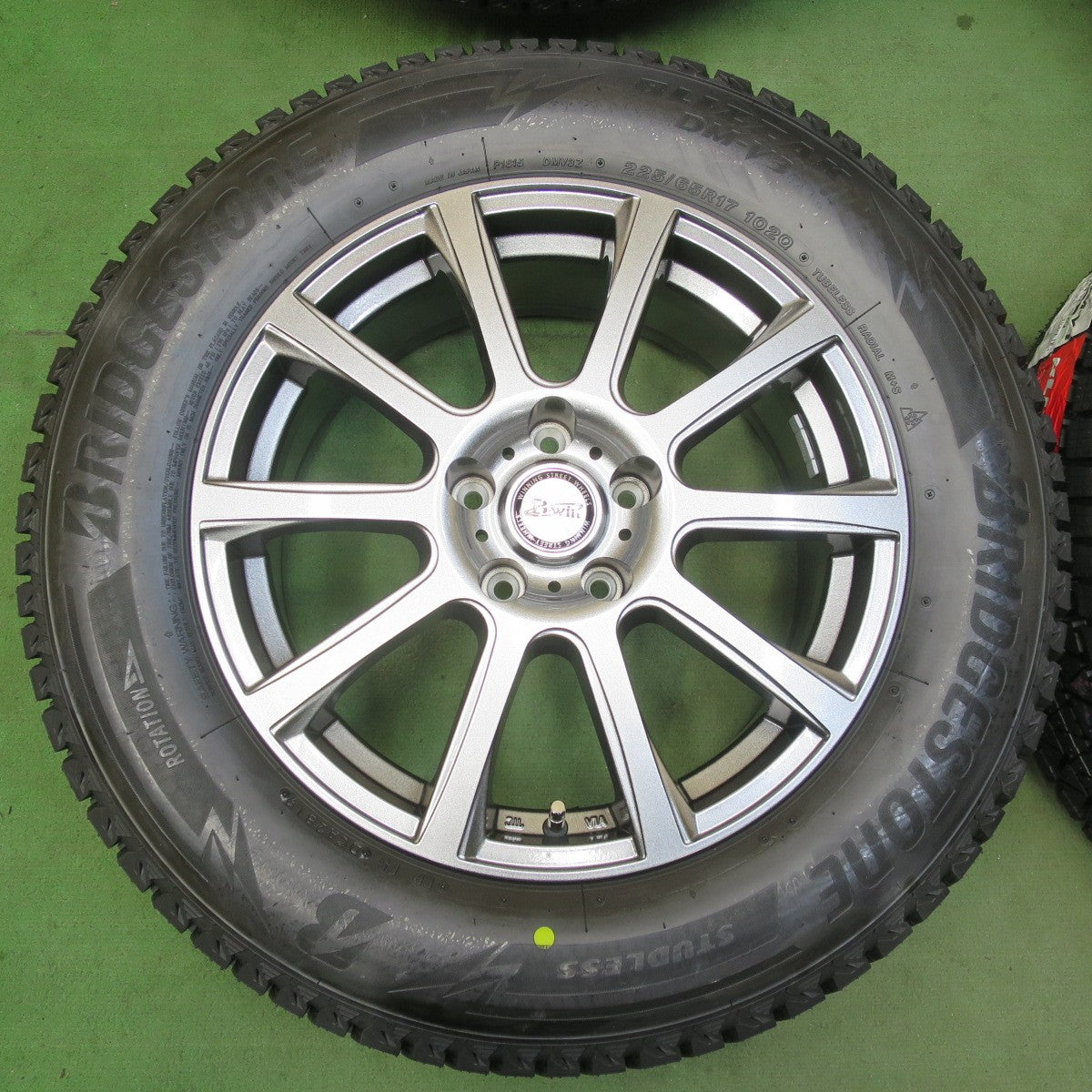 未使用★スタッドレス 225/65R17 ブリヂストン ブリザック DM-V3 B-win 社外 アルミ 17インチ PCD114.3/5H★5122905イス