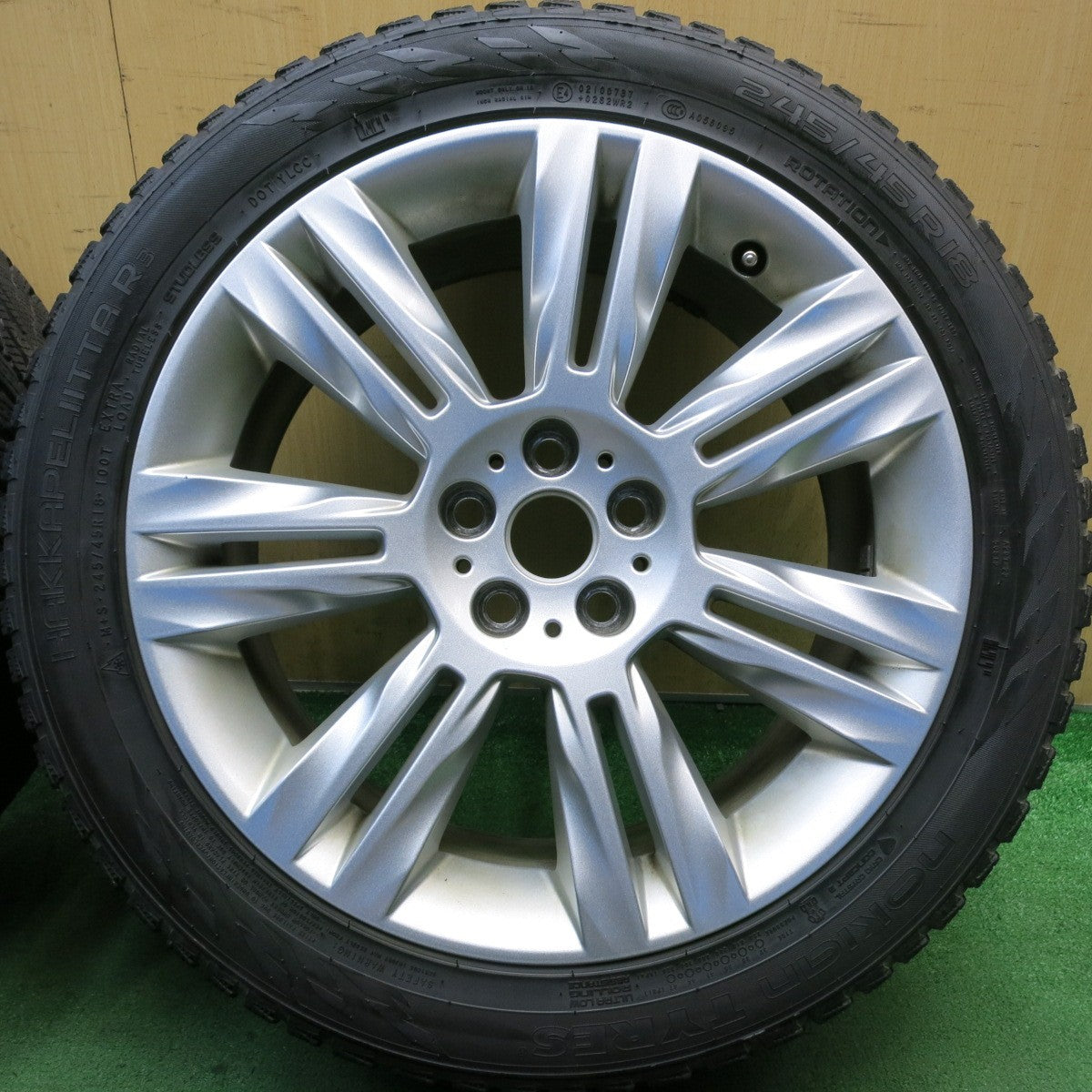 キレイ◎ジャガー XF 純正 245/45R18 スタッドレス ノキアン タイヤ ハッカペリッタ R3 18インチ PCD108/5H◎6091203HAス