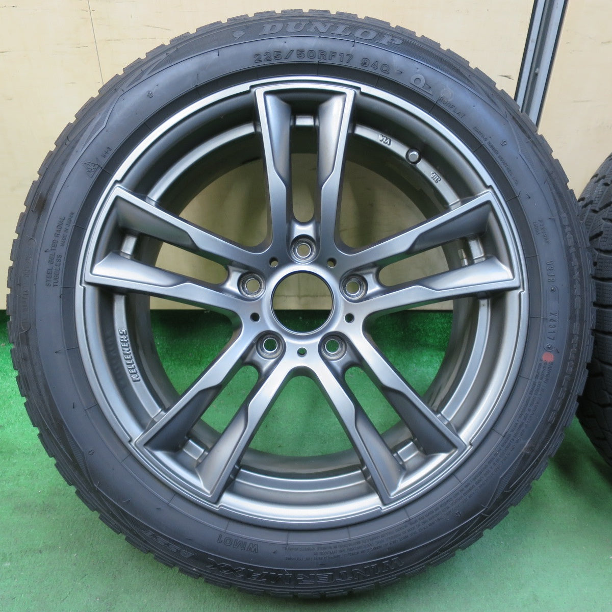 [送料無料] バリ溝！キレイ！9.5分★BMW 等 KELLENERS 225/50R17 スタッドレス ダンロップ ウインターマックス WM01 DSST 17インチ ケレナーズ PCD120/5H★5012706イス