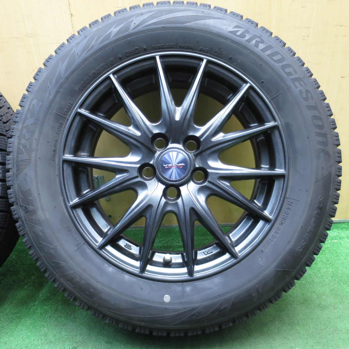 バリ溝！22年！キレイ！9.5分★プリウス 等 195/65R15 スタッドレス ブリヂストン ブリザック VRX2 VELVA SPORTZ ヴェルヴァ 15インチ PCD100/5H★5053007NJス