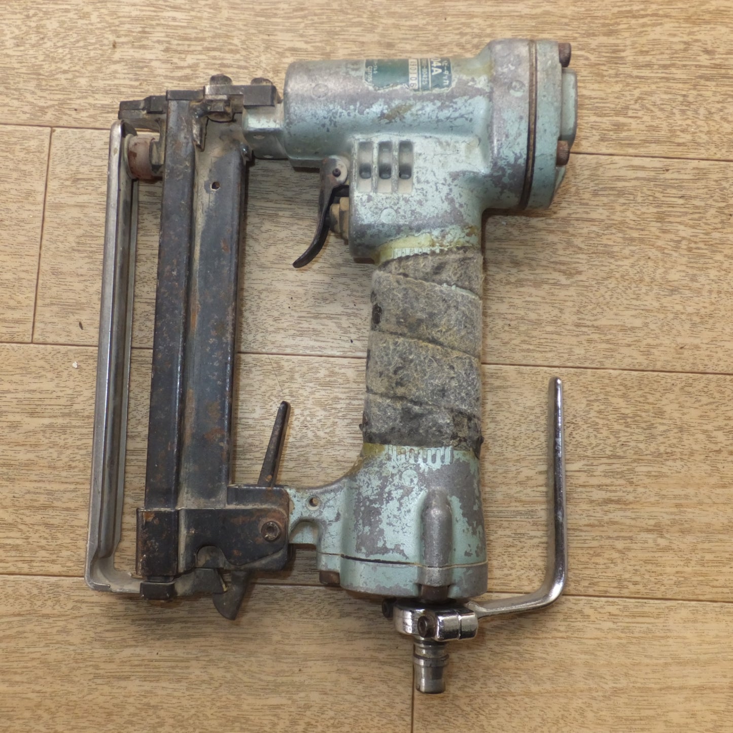 [送料無料] ★日立 ねじ打機 WF4AK　ベビー釘打機 NV50AF2　ベビータッカ N2504A　マキタ エアタッカ AT1025A　セット★