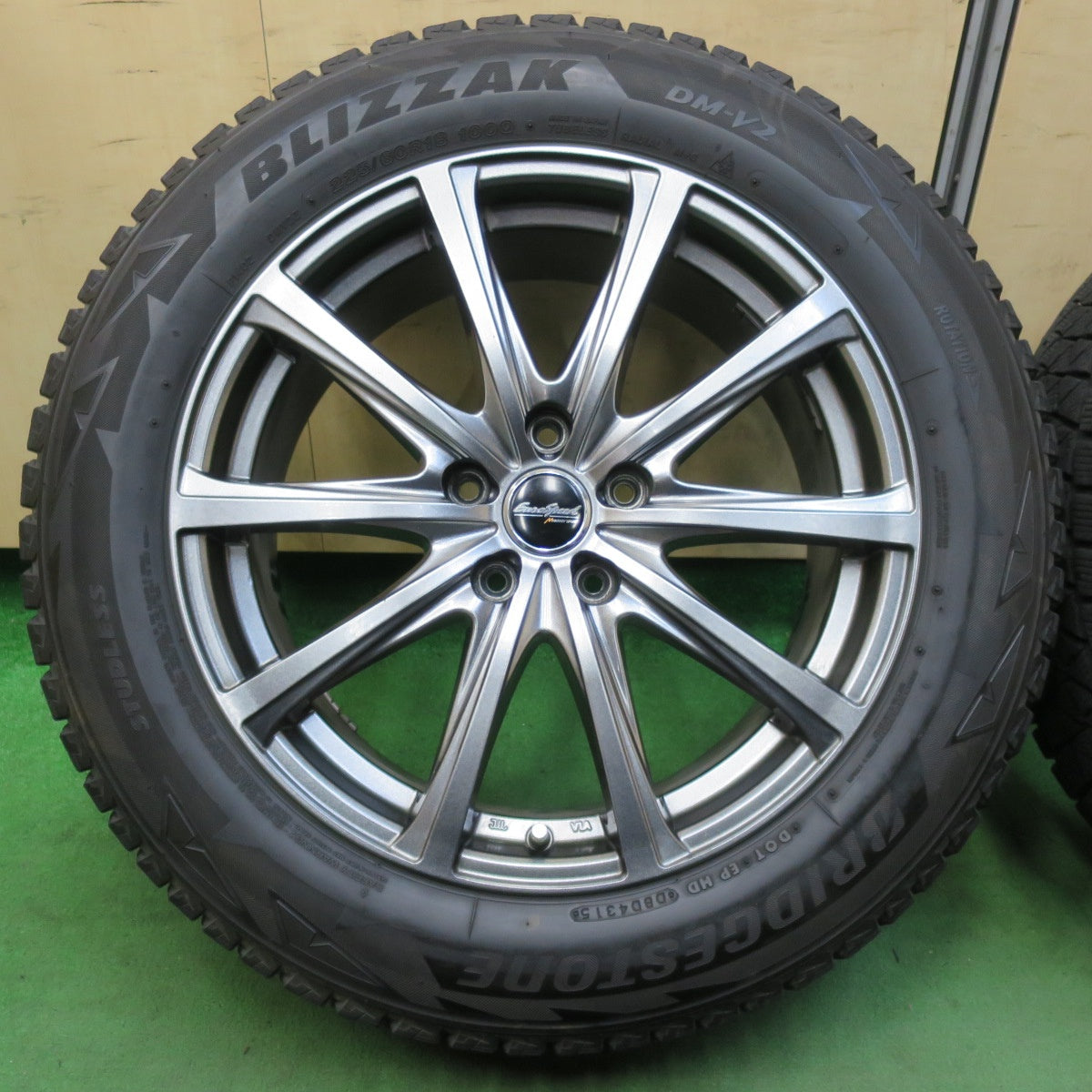 [送料無料] キレイ★スタッドレス 225/60R18 ブリヂストン ブリザック DM-V2 Eurospeed MANARAY SPORT ユーロスピード 18インチ PCD114.3/5H★5012407イス