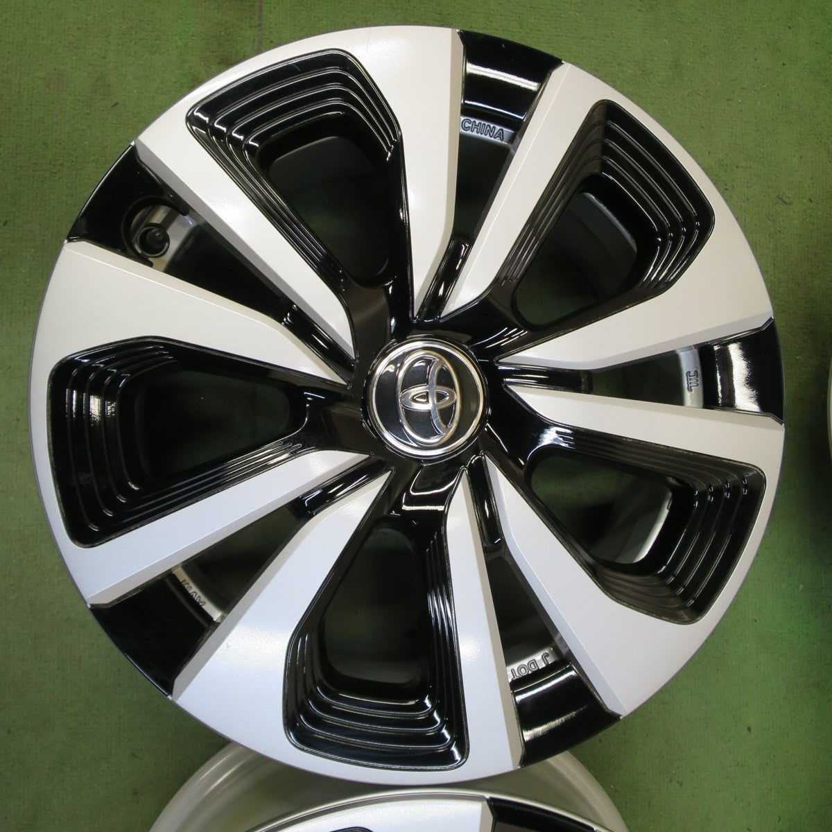 新車外し★トヨタ 50系 プリウス PHV 純正 ホイール 15インチ 15×6.5J PCD100/5H★6071501NGホ