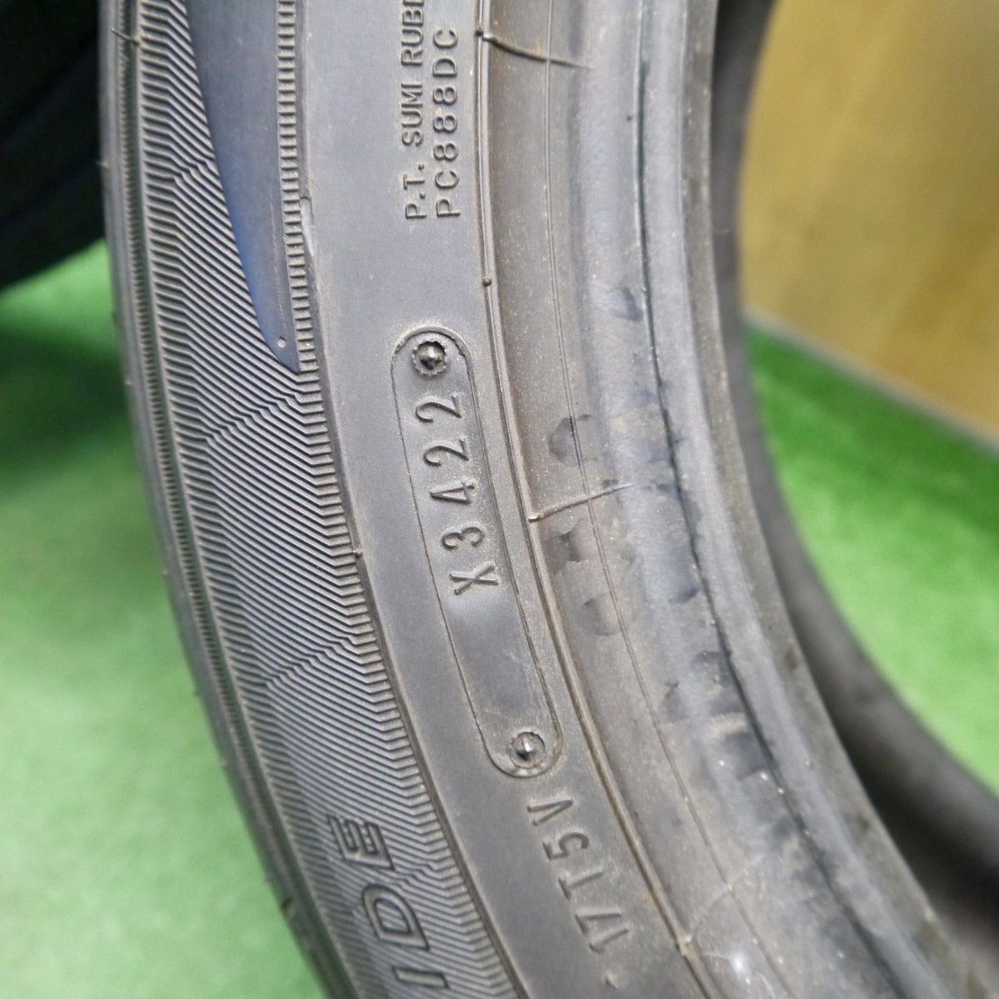 バリ溝！22年！8.5分！2本★235/50R18 ダンロップ SPスポーツ LM705 タイヤ 18インチ アルファード ヴェルファイア 等★6050802Hノタ