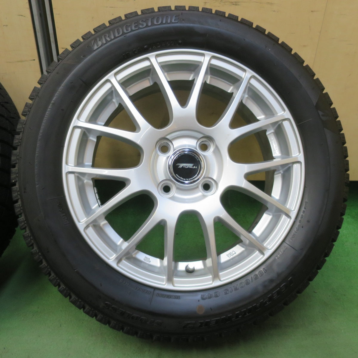 バリ溝！キレイ！ほぼ10分★スタッドレス 185/60R15 ブリヂストン アイスパートナー2 TOPRUN トップラン 15インチ PCD100/4H★6051007イス