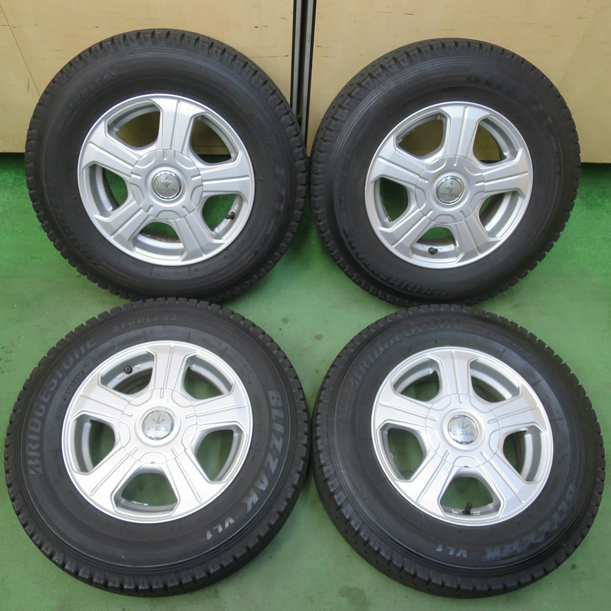 バリ溝！9.5分★スタッドレス 165R13 8PR ブリヂストン ブリザック VL1 INVERNO インヴェルノ 13インチ PCD100 114.3/4H マルチ★6012801イス