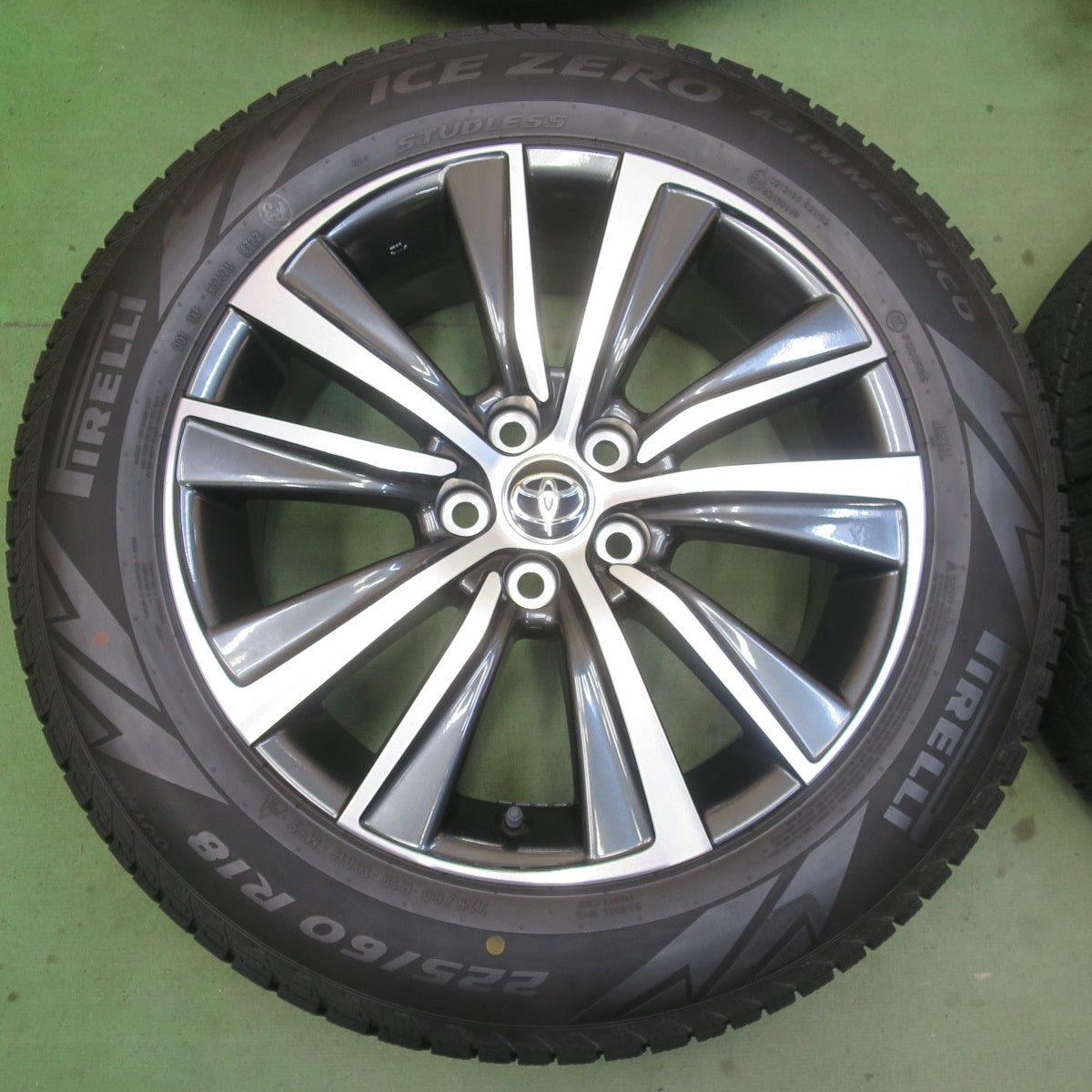 バリ溝！22年！キレイ！9分◎トヨタ 80系 ハリアー Gグレード 純正 225/60R18 スタッドレス ピレリ アイスゼロ アシンメトリコ 18インチ PCD114.3/5H◎6091502IMス
