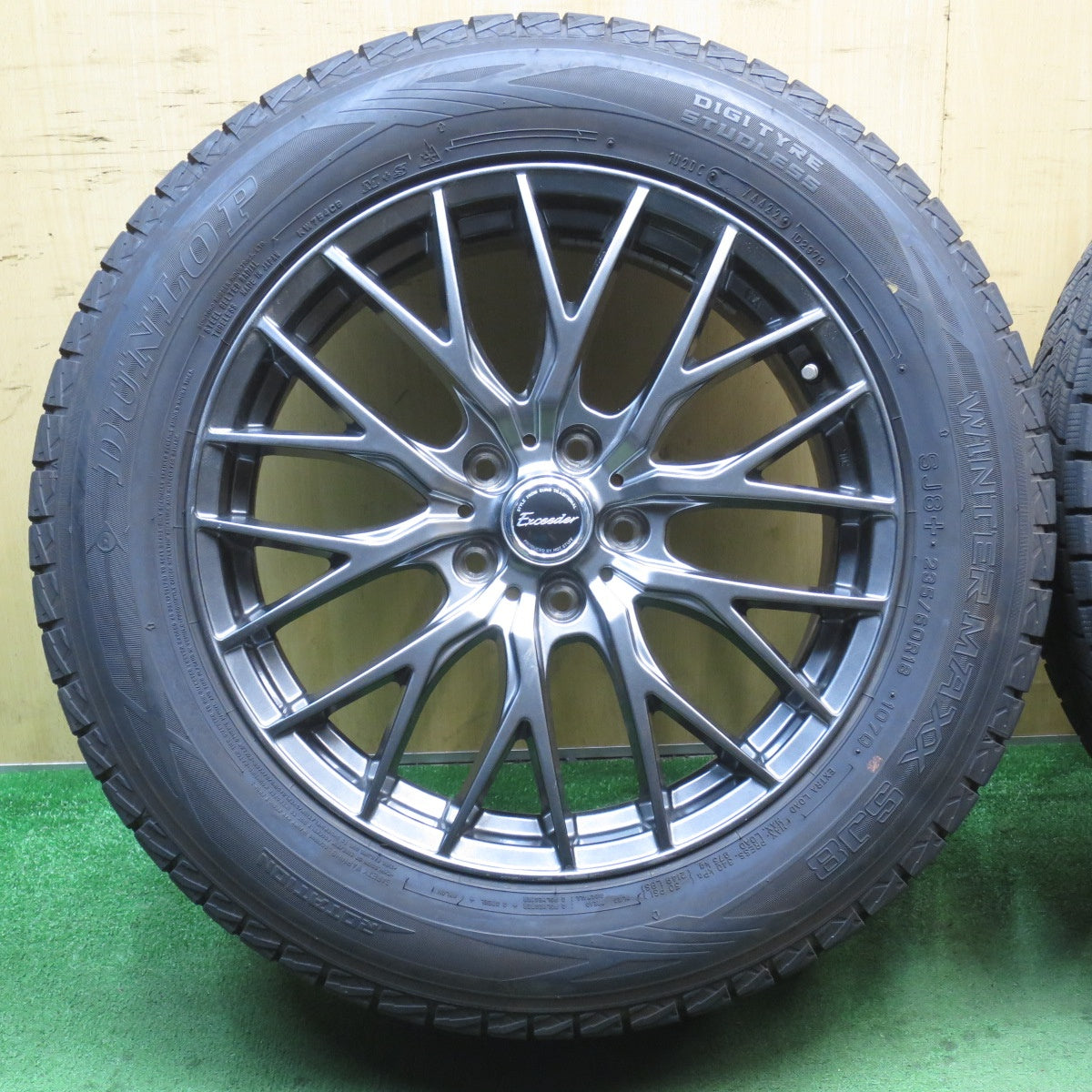 バリ溝！22年！キレイ！9.5分★スタッドレス 235/60R18 ダンロップ ウインターマックス SJ8 SJ8+ Exceeder エクシーダー 18インチ PCD114.3/5H★5081803NJス