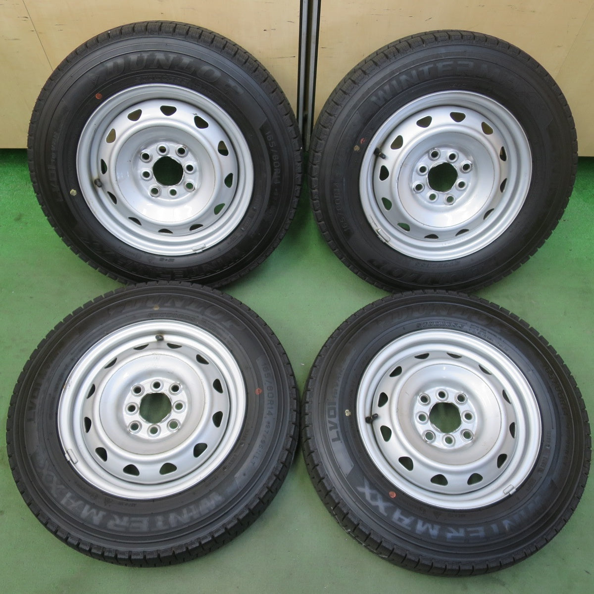 バリ溝！25年！9.5分以上★スタッドレス 165/80R14 97/95N ダンロップ ウインターマックス LV01 for VAN スチール ホイール 14インチ PCD100 114.3/4H マルチ★6052508イス