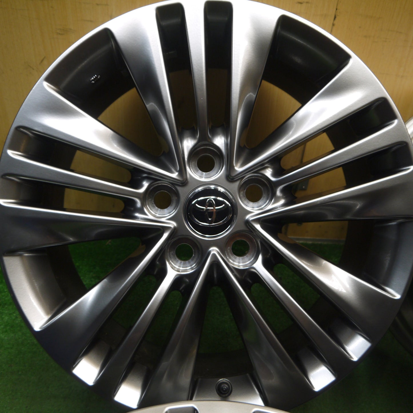 新車外し★トヨタ 40系 アルファード Zグレード 純正 ホイール 18インチ 18×7J PCD120/5H★6070106KKホ