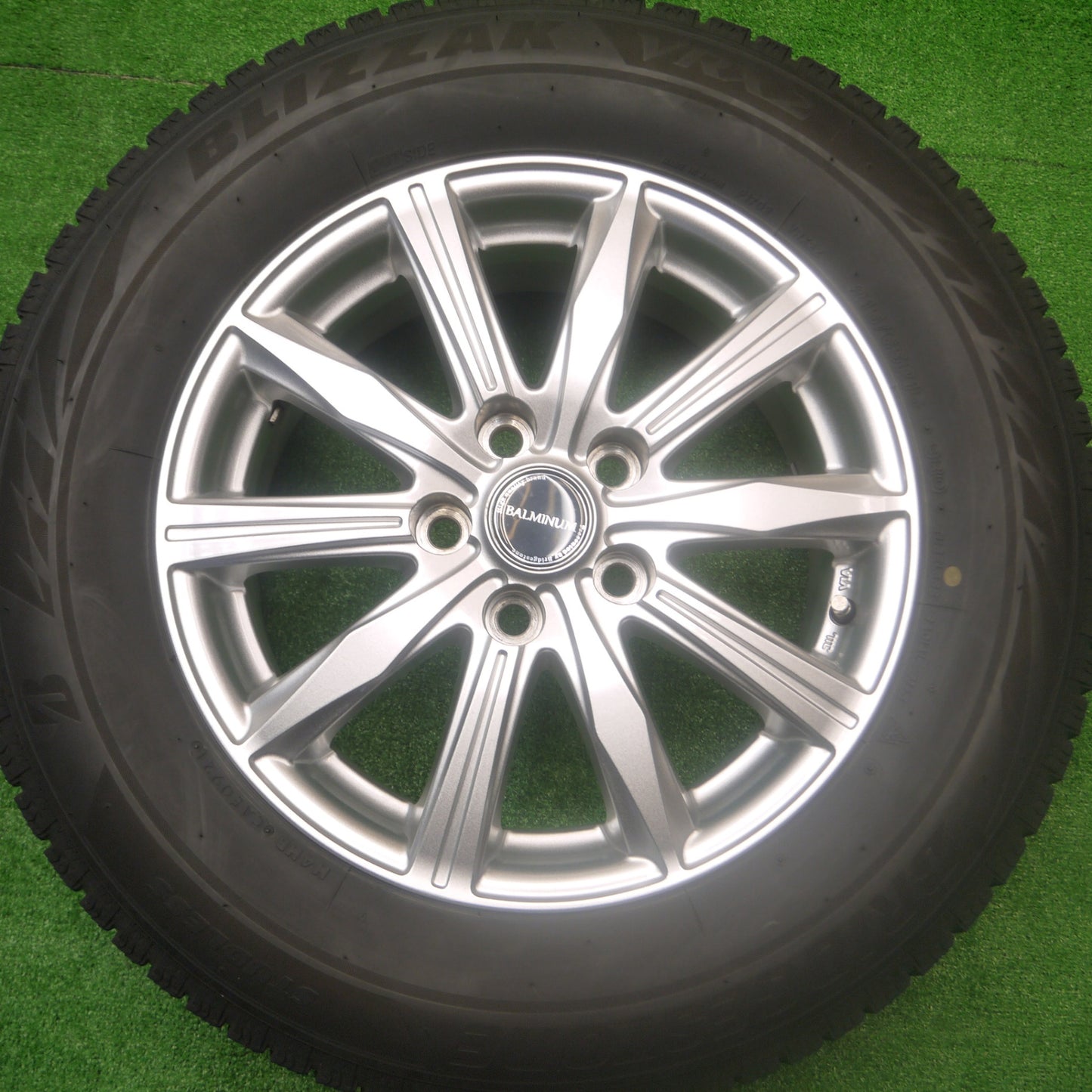 *送料無料* バリ溝！21年！キレイ！8.5分★スタッドレス 215/65R16 ブリヂストン ブリザック VRX2 BALMINUM バルミナ 16インチ PCD114.3/5H★4081905Hス