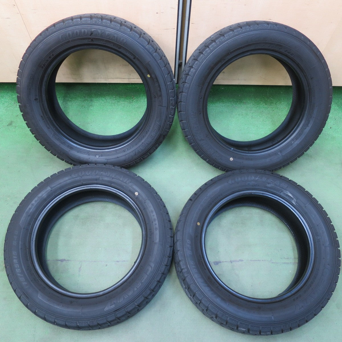バリ溝！23年！9分★スタッドレス 175/65R15 グッドイヤー アイスナビ7 タイヤ 15インチ スイフト アクア ヴィッツ カローラフィールダー フィット 等★6061804イスタ