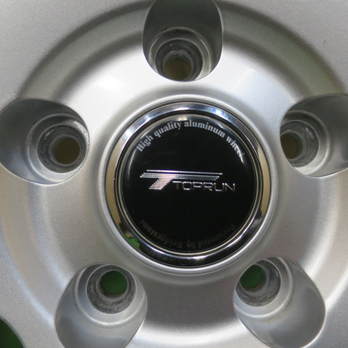 バリ溝！キレイ！9.5分★スタッドレス 225/50R18 ブリヂストン ブリザック VRX2 TOPRUN トップラン 18インチ PCD114.3/5H★6010602イス