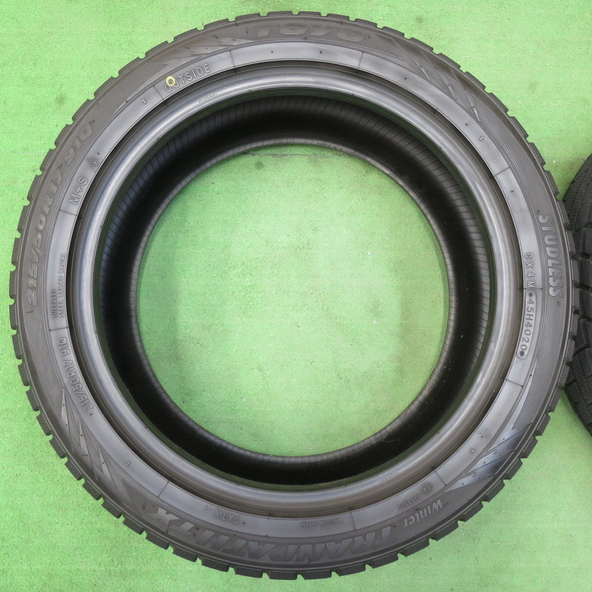 [送料無料] バリ溝！20年！9.5分以上★スタッドレス 215/50R17 トーヨー ウインター トランパス TX タイヤ 17インチ プリウスα ノア ヴォクシー等★4110501イスタ