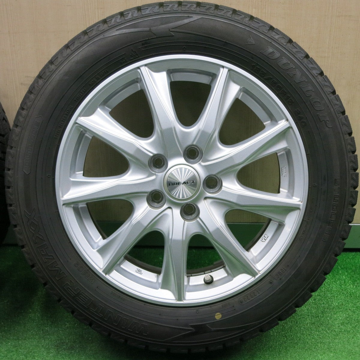 [送料無料] バリ溝！23年！キレイ！9.5分以上★シエンタ等 185/60R15 スタッドレス ダンロップ ウインターマックス WM02 DUFACT デュファクト 15インチ PCD100/5H★4111508NJス