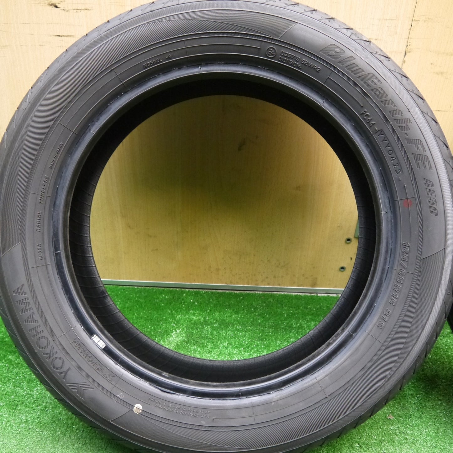 新車外し！25年★165/65R15 ヨコハマ BluEarth-FE AE30 ブルーアース タイヤ 15インチ タフト デリカ D:2 ソリオ 等★5120502Hノタ