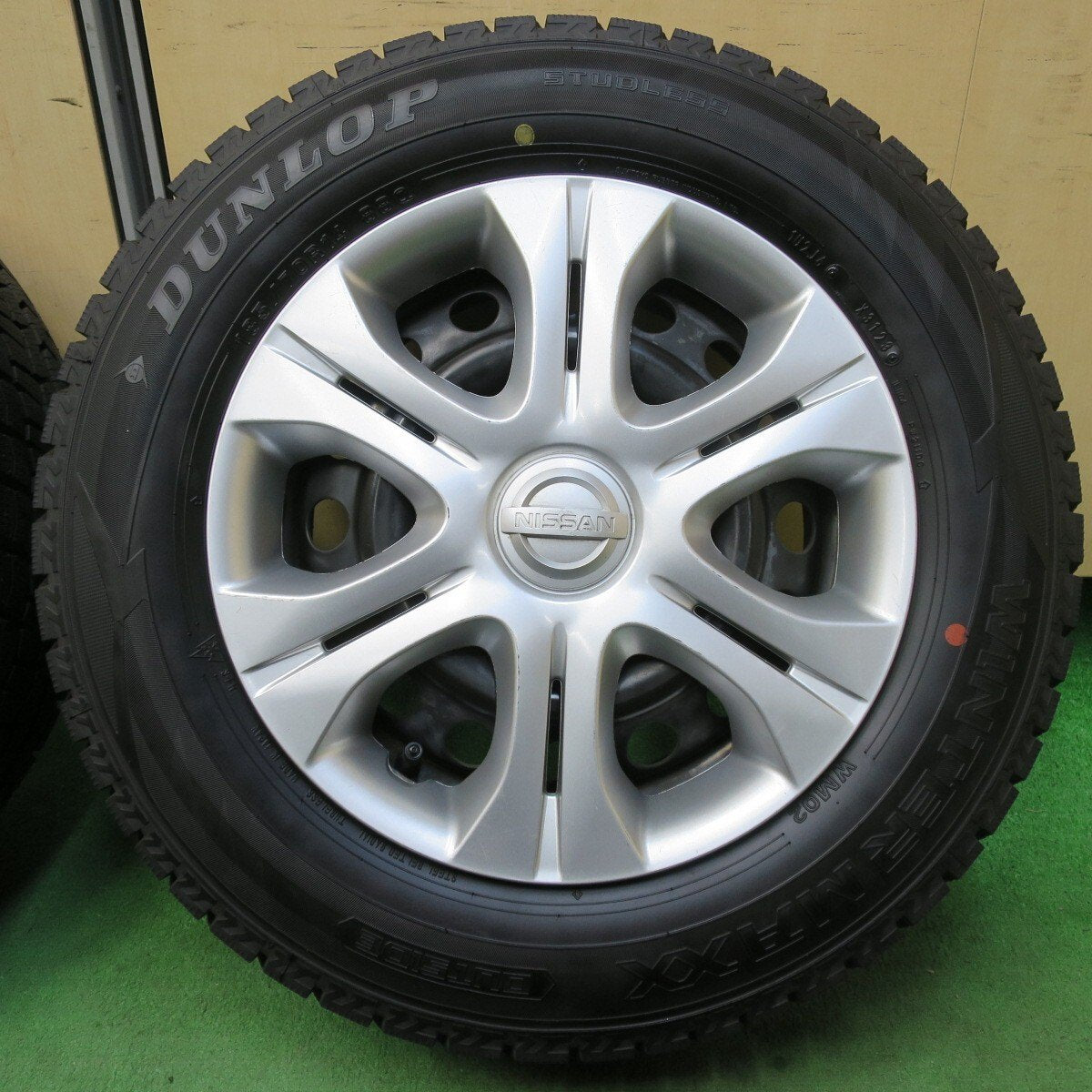 バリ溝！23年！ほぼ10分★日産 E12 ノート 純正 スチール 185/70R14 スタッドレス ダンロップ ウインターマックス WM02 14インチ PCD100/4H★5022610イス