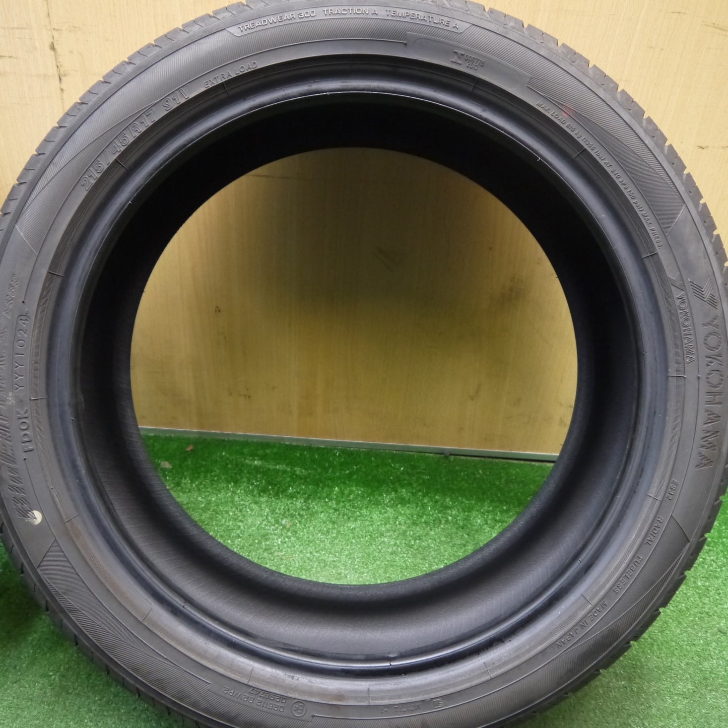 バリ溝！24年！9.5分★215/45R17 ヨコハマ BluEarth-ES ES32 タイヤ ブルーアース 17インチ プリウス ヴォクシー ノア カローラ セレナ 等★6012803Hノタ