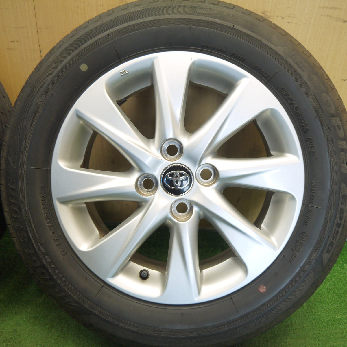 キレイ◎トヨタ アクア Zグレード 純正 185/65R15 ブリヂストン エコピア EP150 15インチ PCD100/4H◎6071708Hノ