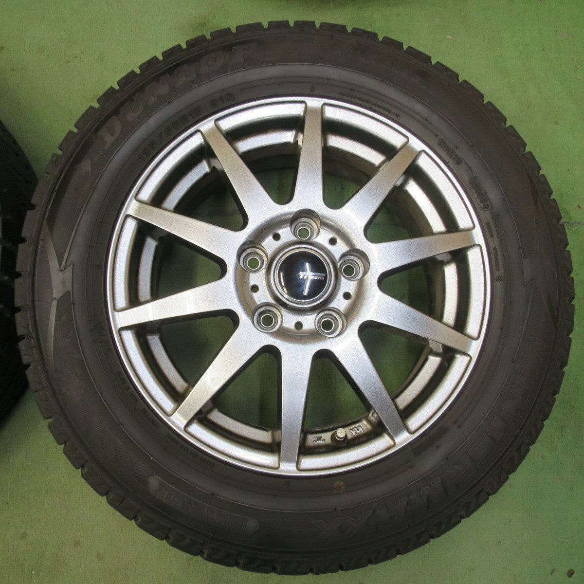 バリ溝！23年！キレイ！9分★スタッドレス 195/65R15 ダンロップ ウインターマックス WM02 Ti WHEELS 社外 アルミ 15インチ PCD114.3/5H★6052606イス