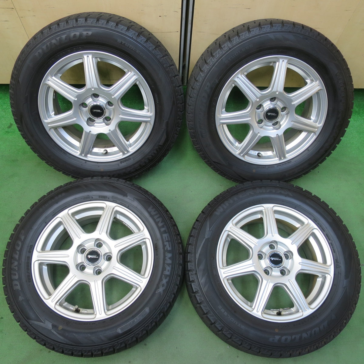 バリ溝！23年！キレイ！9分★プリウス 等 195/65R15 スタッドレス ダンロップ ウインターマックス WM02 TOPRUN トップラン 15インチ PCD100/5H★5102011イス