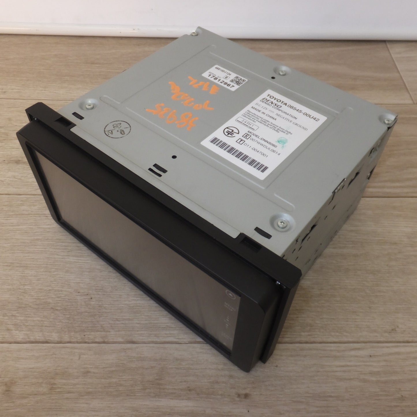 [送料無料] 現状品★デンソー製 トヨタ 純正 SDナビゲーション NSDD-W61 08545-00U42 セキュリティロック(12)★