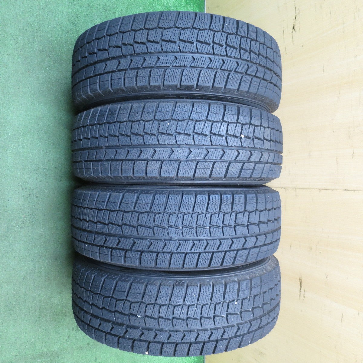 バリ溝！24年！キレイ！ほぼ10分★プリウス 等 195/65R15 スタッドレス ダンロップ ウインターマックス WM02 AXEL Three アクセル 15インチ PCD100/5H★5081107NJス