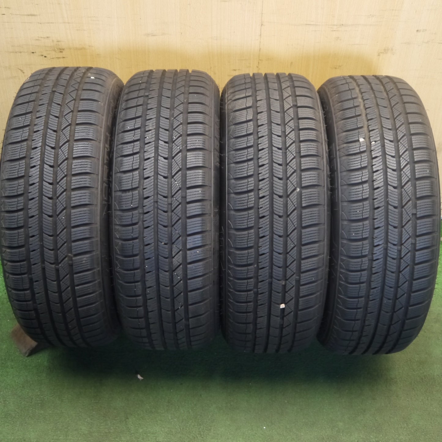 バリ溝！22年！9.5分★アルファロメオ ミト 純正 195/55R16 スタッドレス モモ NORTH POLE 16インチ PCD98/4H★6053106KKス