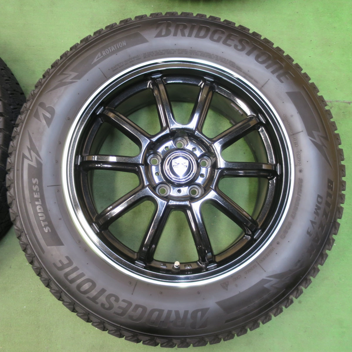 バリ溝！21年！キレイ！9分★スタッドレス 225/65R17 ブリヂストン ブリザック DM-V3 ESTROSA エステローザ 17インチ PCD114.3/5H★5100911イス