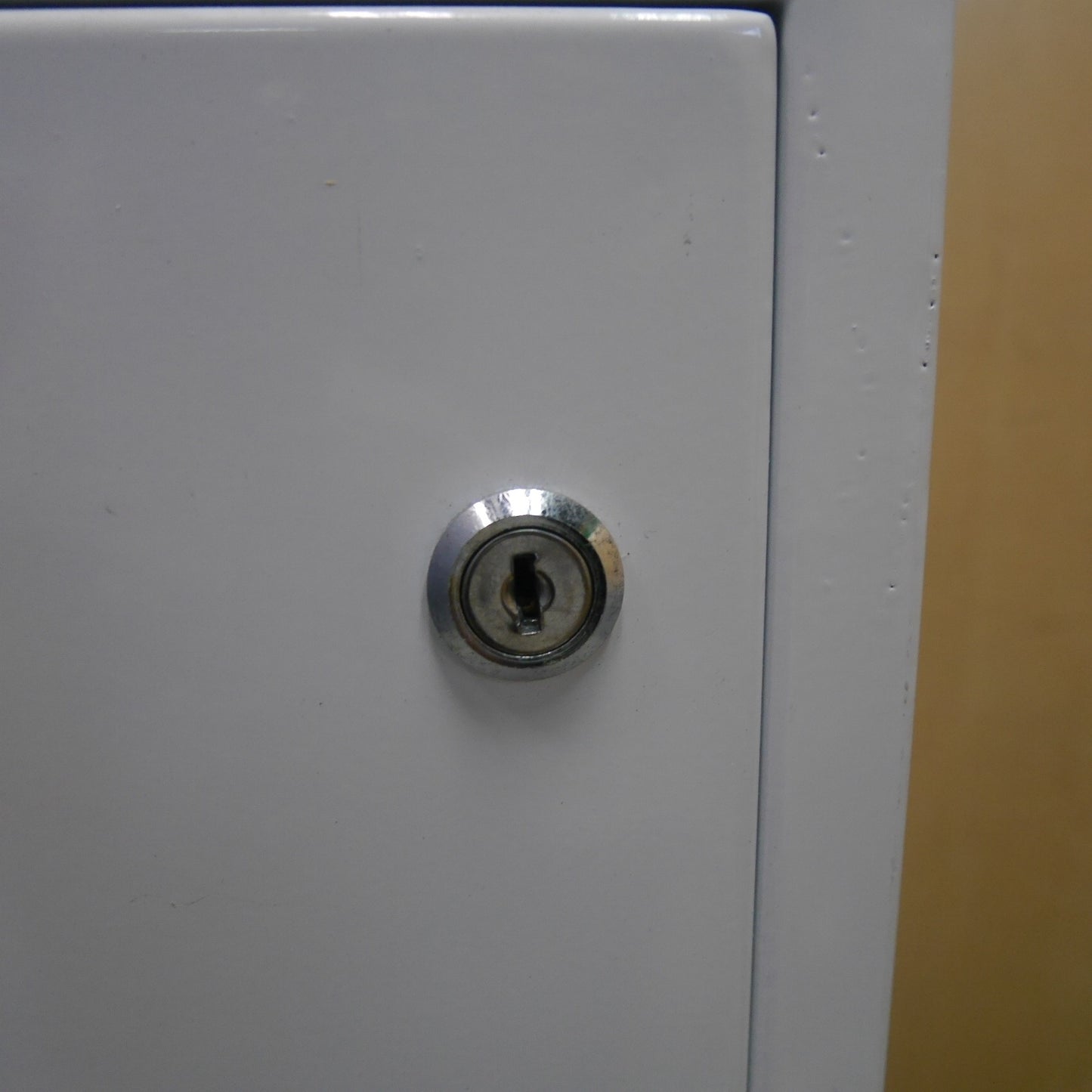 [送料無料] ☆手動式 自動 販売機 トレカ BOX トレーディング カード ボックス 自販機 ガチャ ガチャ メーカー 型式 不明 現状品④☆