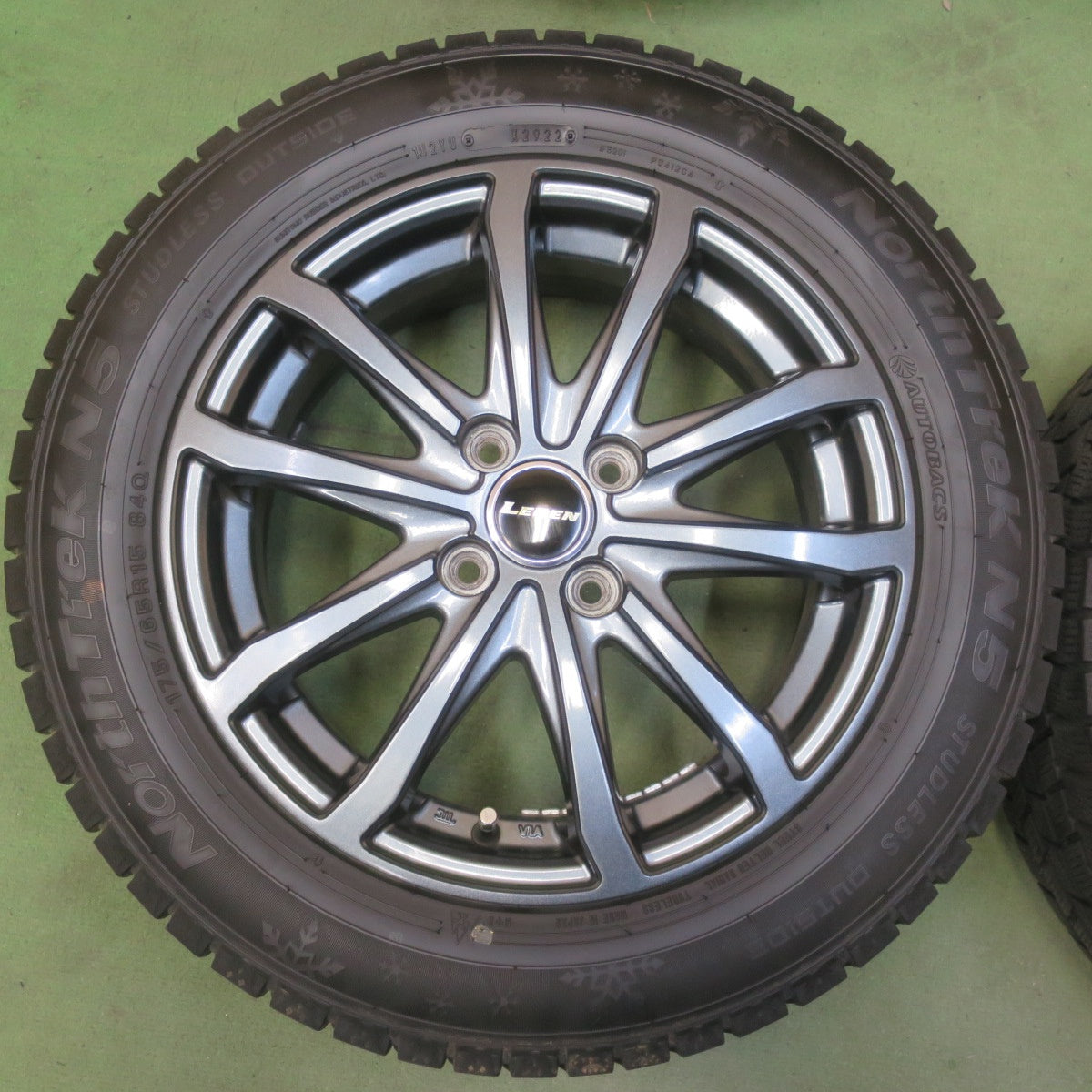バリ溝！22年！キレイ！9.5分◎スタッドレス 175/65R15 オートバックス ノーストレック N5 LEBEN レーベン 15インチ PCD100/4H◎6072308イス