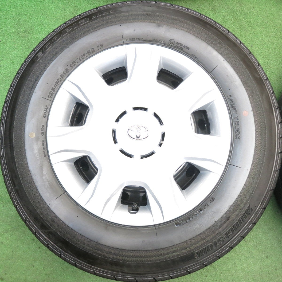 新車外し！26年◎トヨタ 200系 ハイエース 純正 スチール 195/80R15 107/105S ブリヂストン エコピア RD613 15インチ PCD139.7/6H◎6082206HAノ