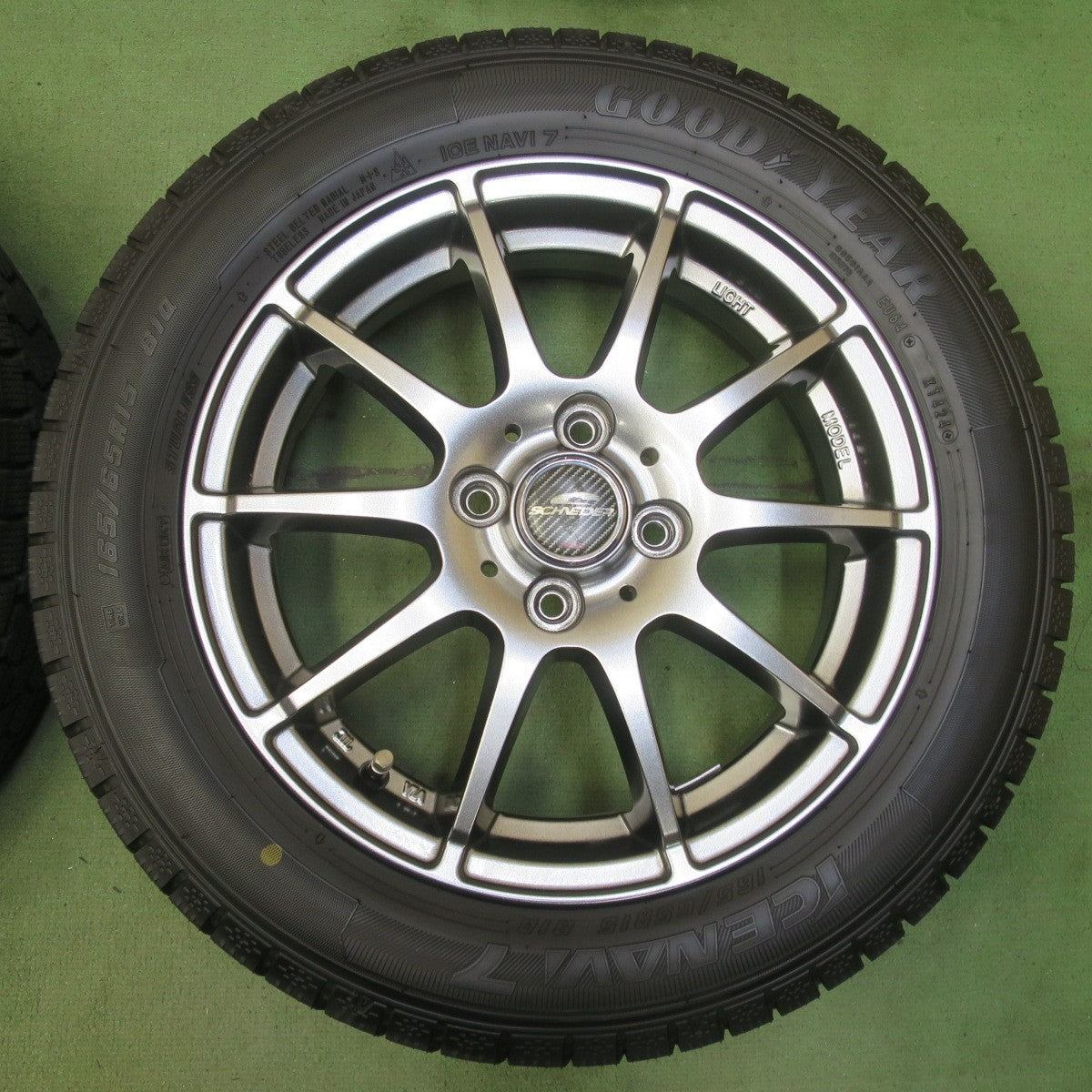 バリ溝！24年！キレイ！9.5分◎スタッドレス 165/65R15 グッドイヤー アイスナビ7 SCHNEIDER MiD シュナイダー 15インチ タフト ソリオ 等 PCD100/4H◎6083105イス