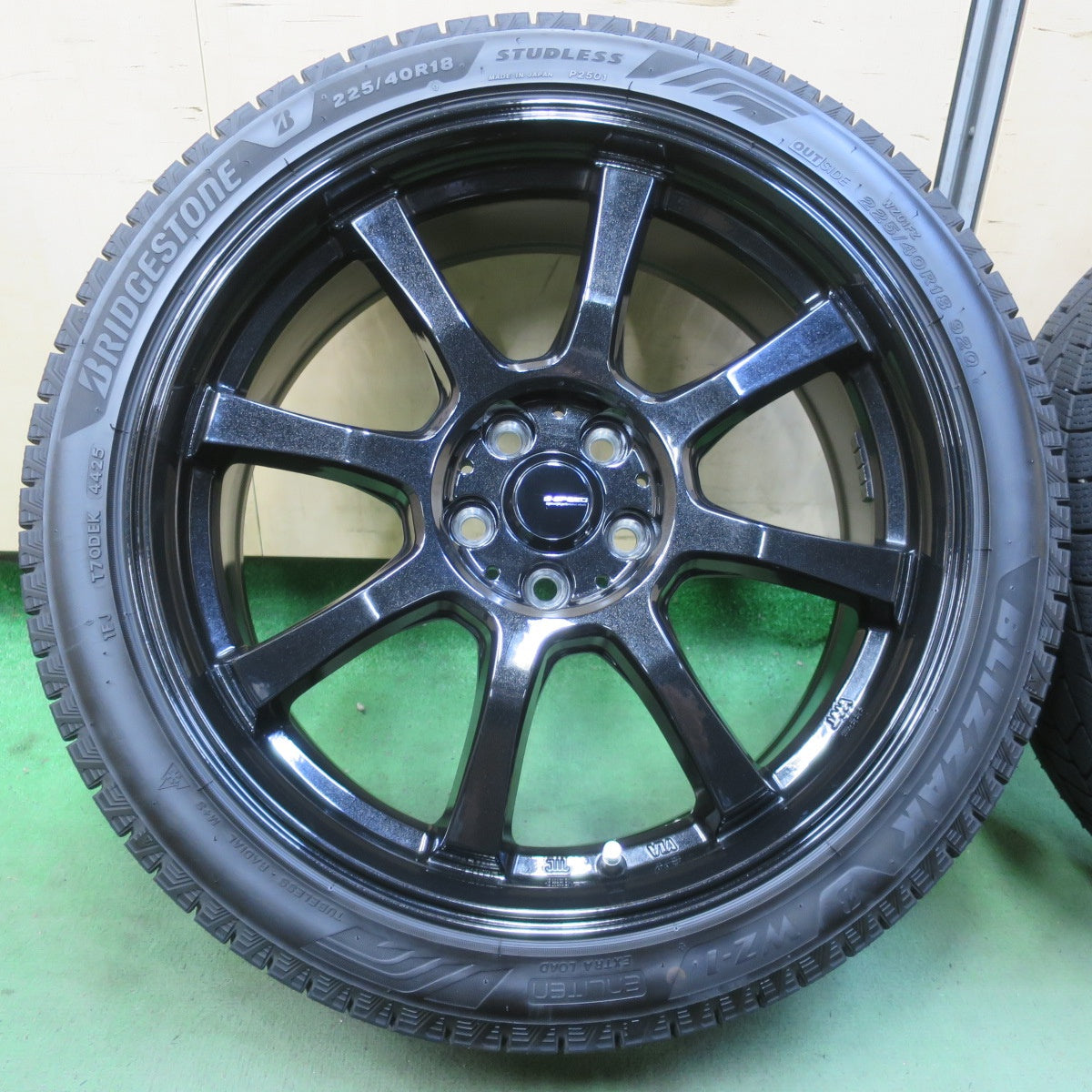 バリ溝！25年！キレイ！ほぼ10分★スタッドレス 225/40R18 ブリヂストン ブリザック WZ-1 G-SPEED Gスピード 18インチ PCD100/5H★6052504イス