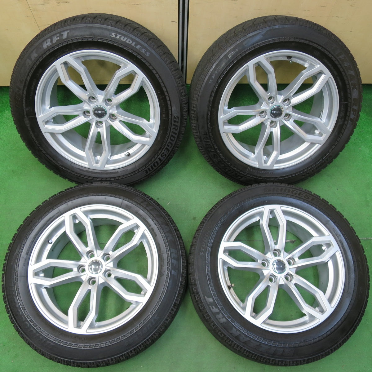 [送料無料] バリ溝！キレイ！8.5分★BMW 等 AGA Welt ヴェルト 225/60R18 スタッドレス ブリヂストン ブリザック RFT 18インチ PCD112/5H★4102201イス