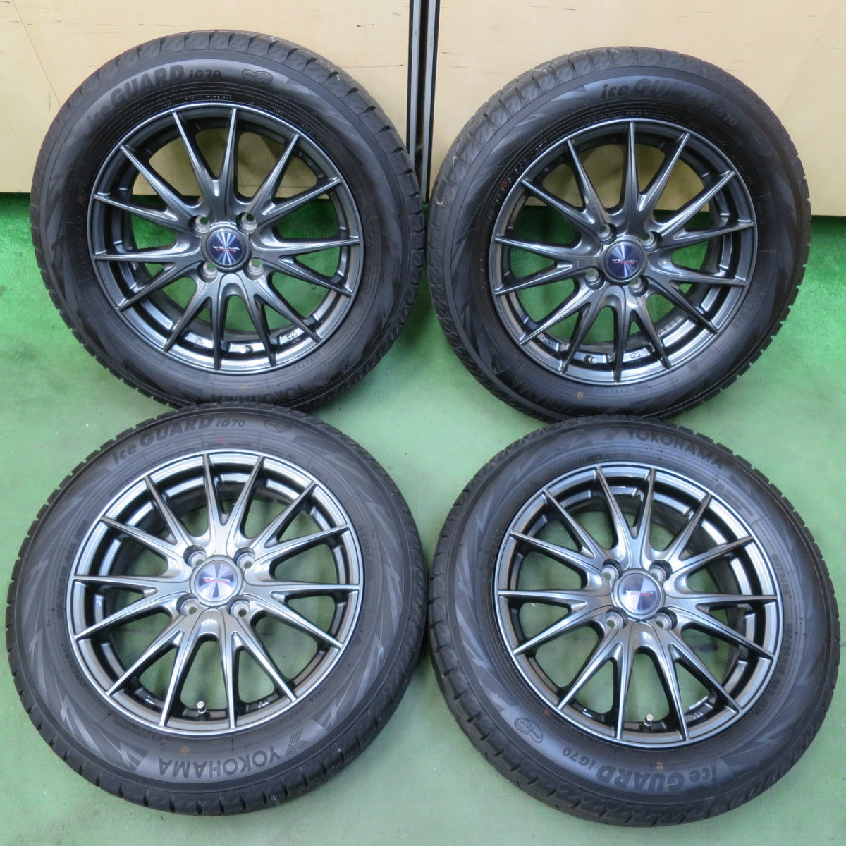 バリ溝！23年！キレイ！9.5分★スタッドレス 185/60R15 ヨコハマ アイスガード iG70 VELVA SPORTZ ヴェルヴァ 15インチ PCD100/4H★5110703イス