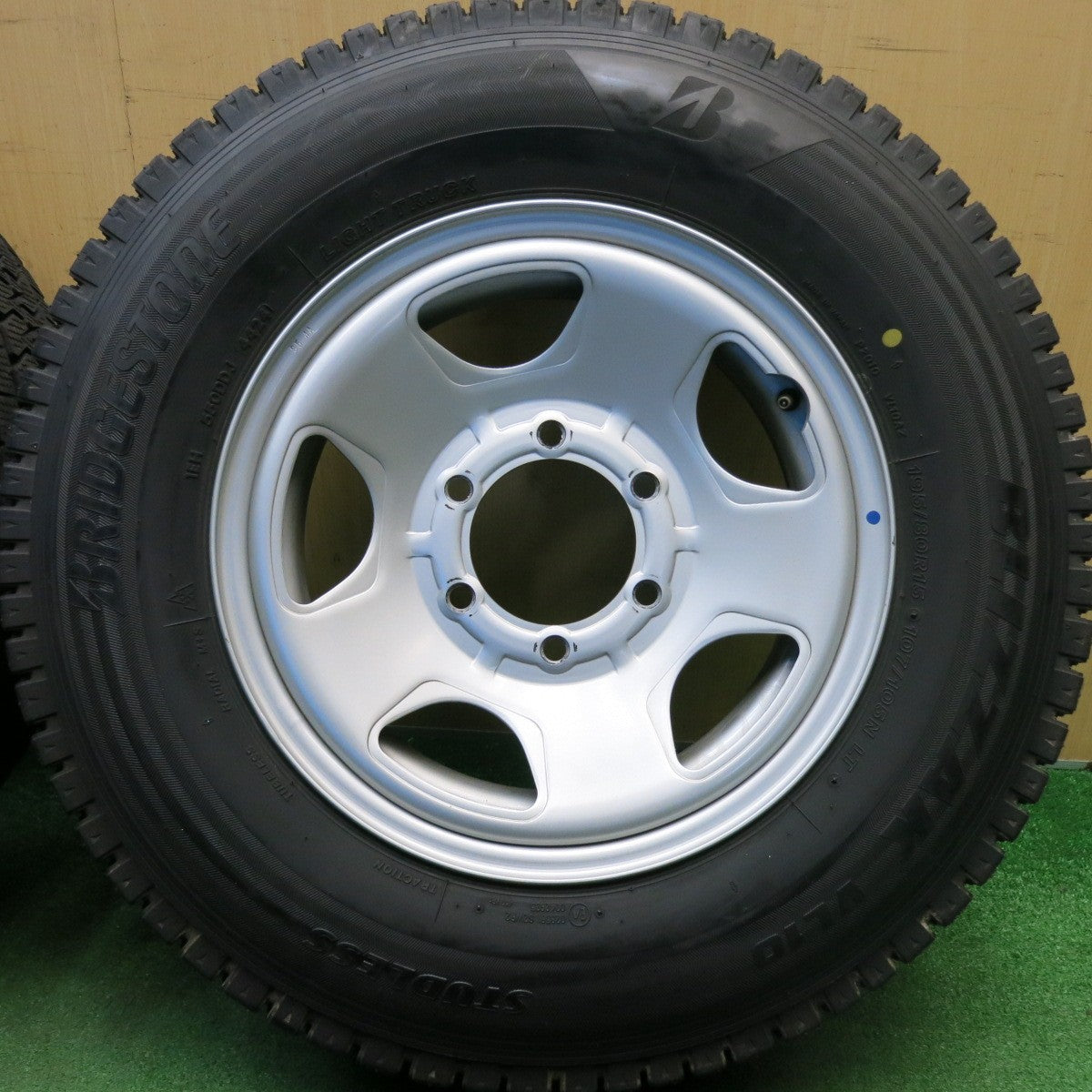 バリ溝！24年！キレイ！9分★スタッドレス 195/80R15 107/105N ブリヂストン ブリザック VL10 スチール ホイール 15インチ PCD139.7/6H★6040514HAス
