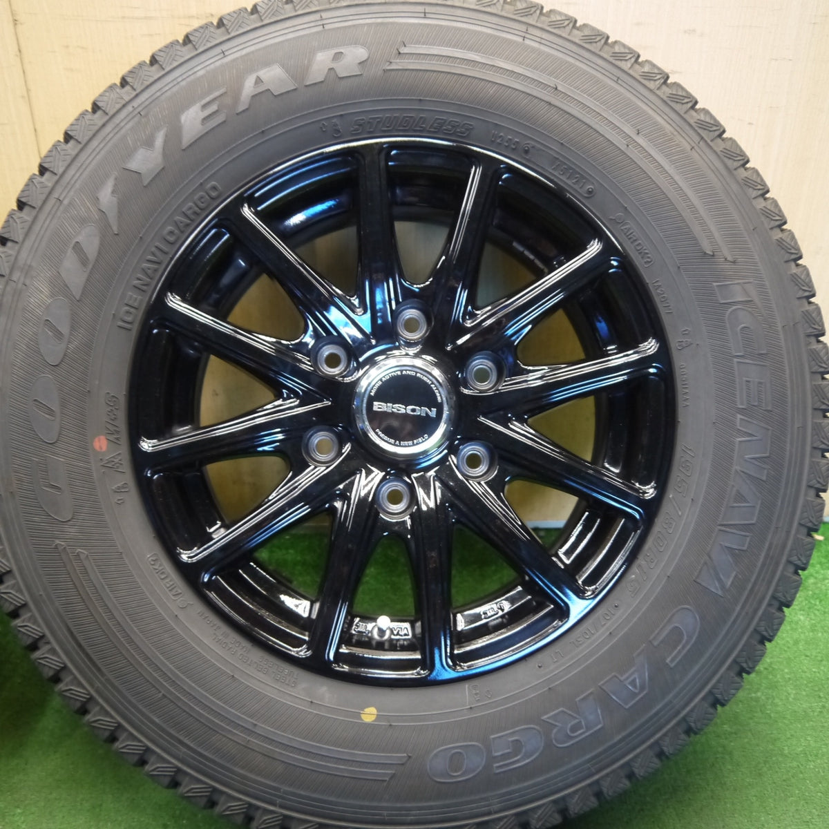 バリ溝！キレイ！9.5分◎スタッドレス 195/80R15 107/105L グッドイヤー アイスナビ CARGO BISON バイソン 15インチ PCD139.7/6H◎6092502Hス