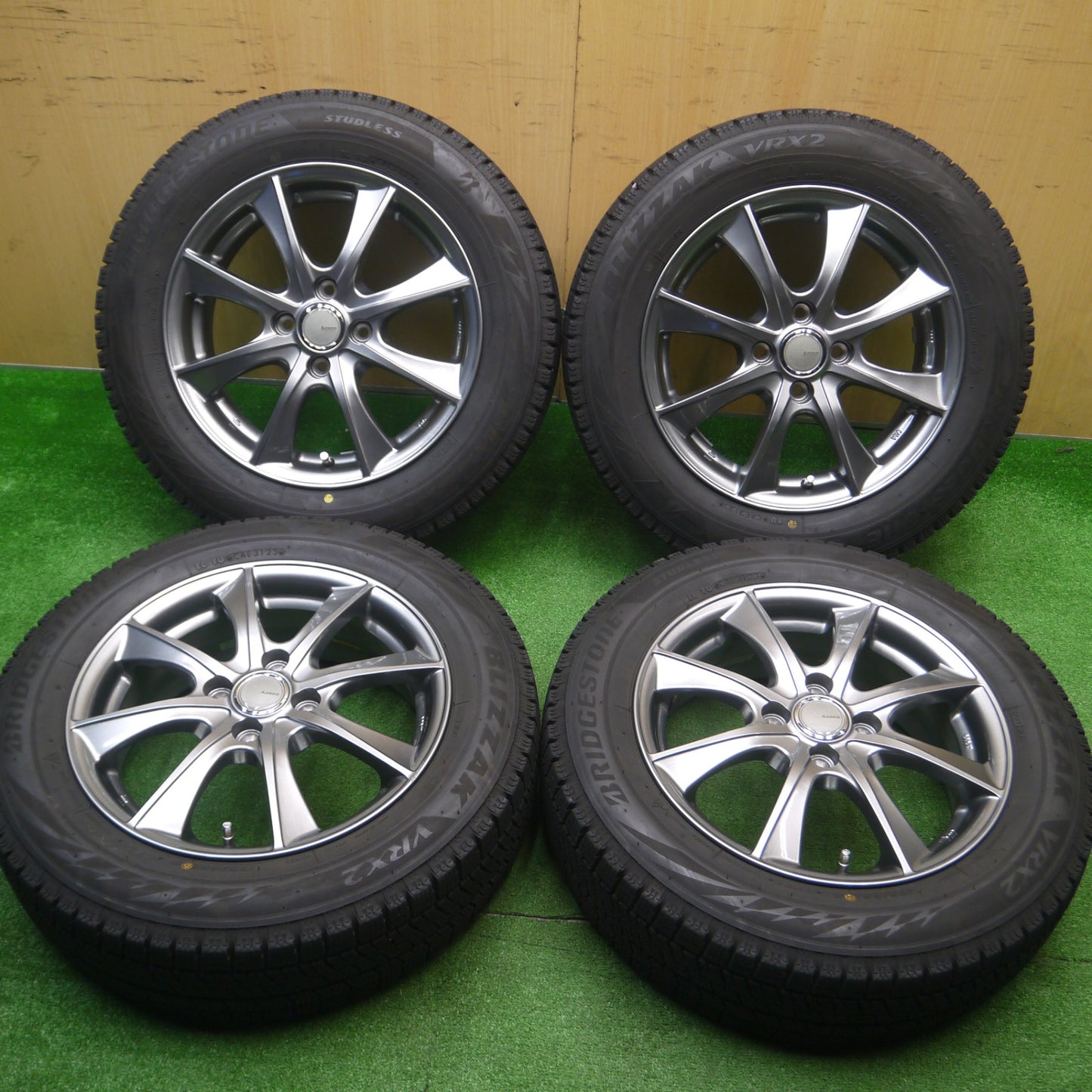 [送料無料] バリ溝！23年！キレイ！ほぼ10分★スタッドレス 175/65R15 ブリヂストン ブリザック VRX2 LEBEN レーベン 15インチ PCD100/4H★4102908Hス