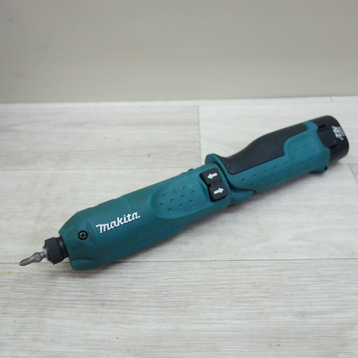 [送料無料] ☆マキタ 充電式 ペン インパクトドライバ TD020DS 電動 工具 7.2V makita 充電器 バッテリー☆