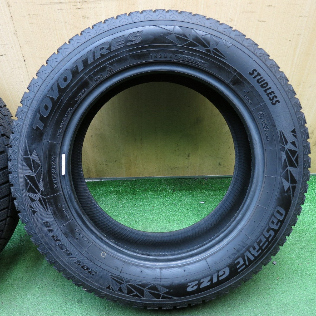 バリ溝！23年！9.5分◎スタッドレス 205/65R16 トーヨー オブザーブ GIZ2 タイヤ 16インチ ヤリスクロス セレナ カムリ 等◎6100203KKスタ